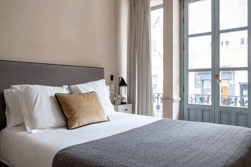 One-Bedroom Apartment image 4