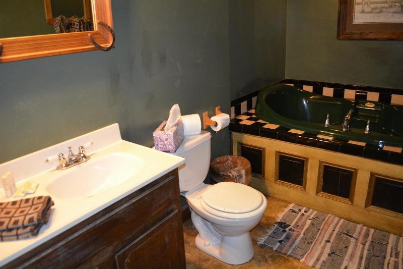 Deluxe King Suite image 3