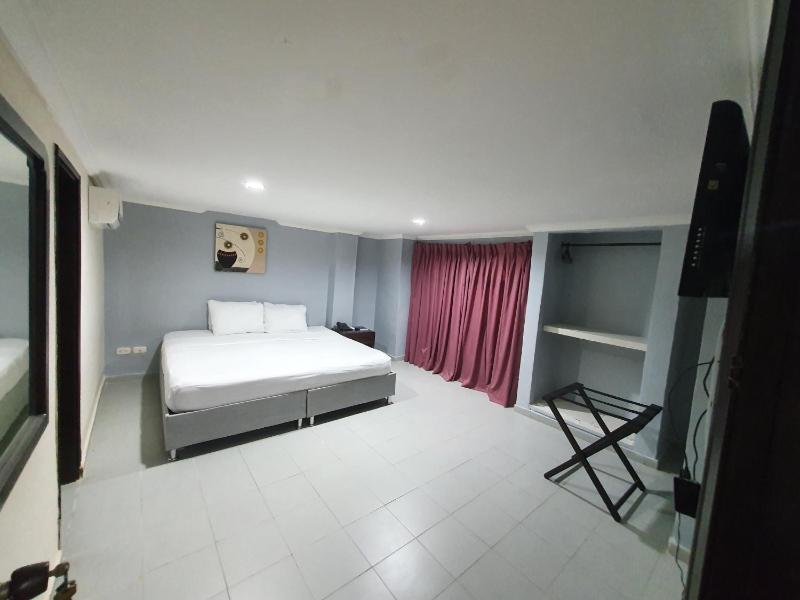 Hotel Puerta de Oro - image 8