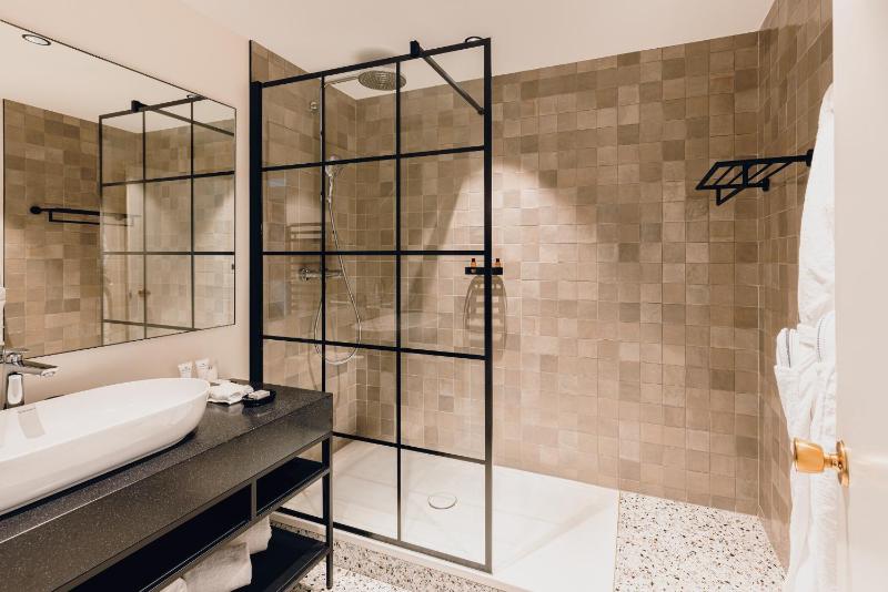 Comfort Room image 3