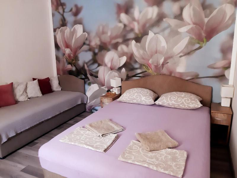 Triple Room with Shared Bathroom image 2
