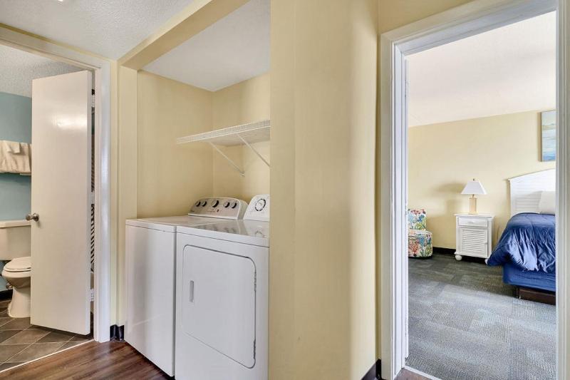 Three-Bedroom Penthouse - Oceanfront image 4