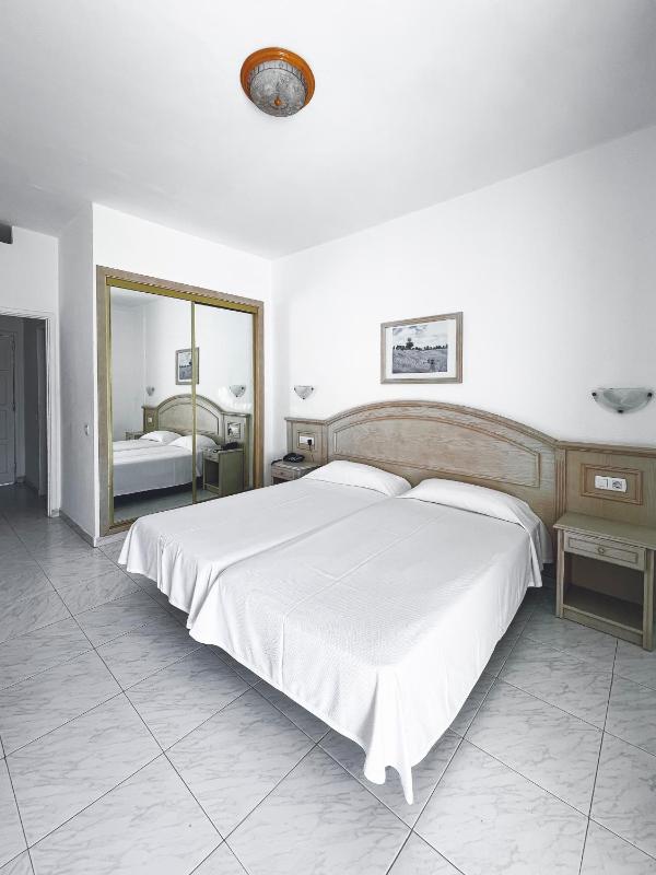 Apartamentos La Carabela - image 3