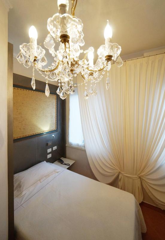 Single Room image 4