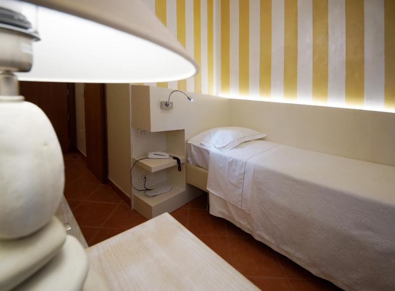 Single Room image 2