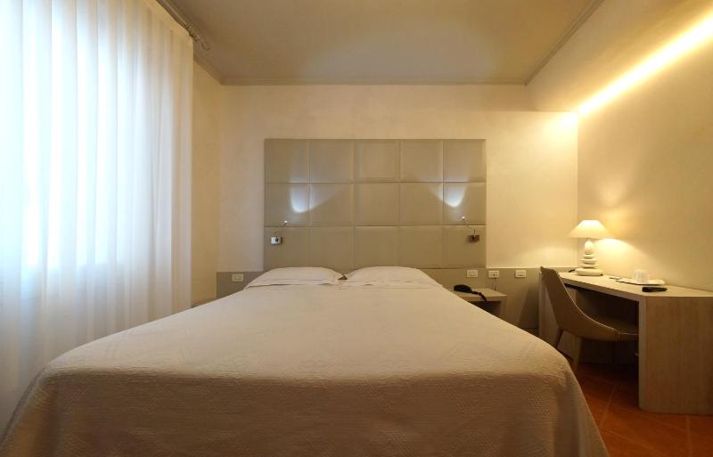 Double or Twin Room image 4