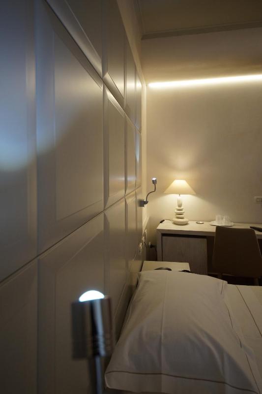 Double or Twin Room image 3