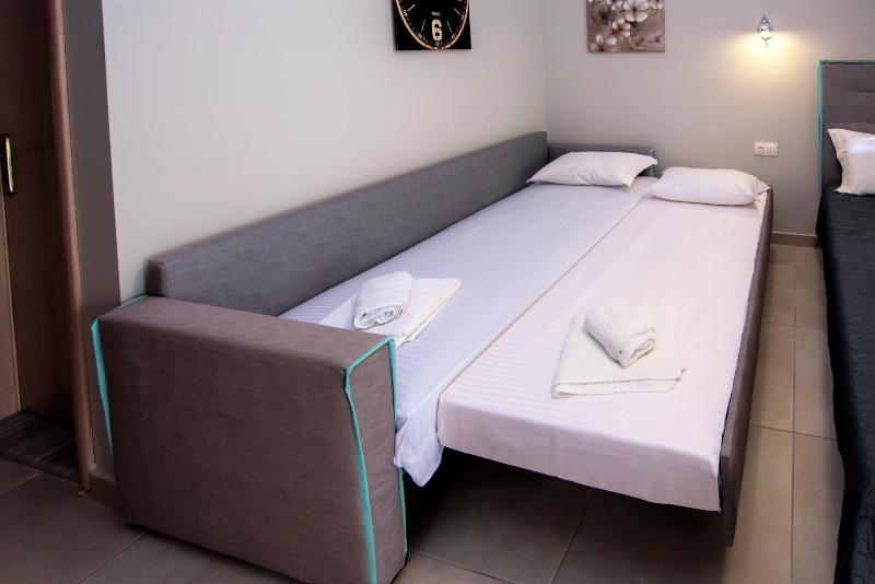 One-Bedroom Apartment image 4