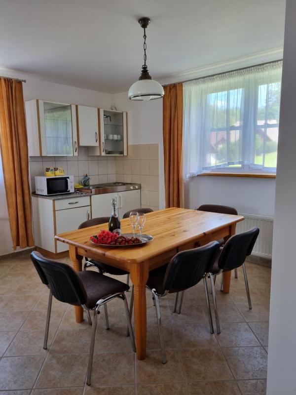 Three-Bedroom Apartment (6 Adults) image 1