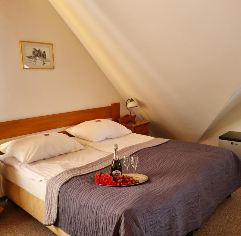 Deluxe Double Room with Balcony image 4