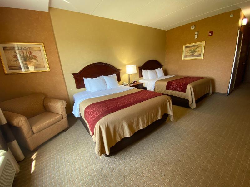 Queen Room with Two Queen Beds - Non-Smoking image 1