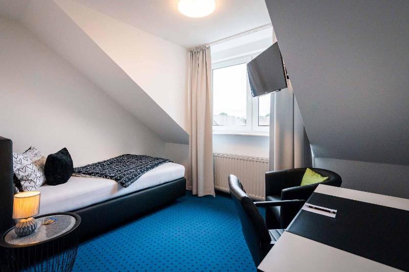 Single Room image 4