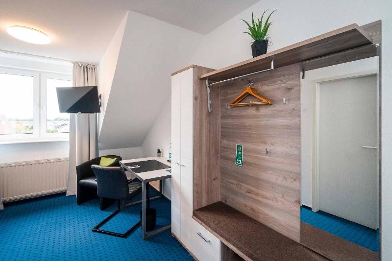Single Room image 3