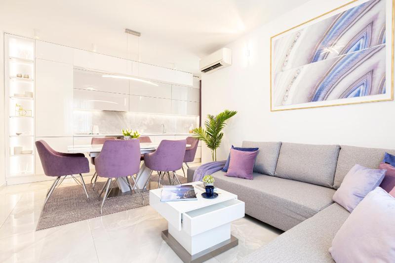 Two-Bedroom Apartment with Balcony and Sea View image 4