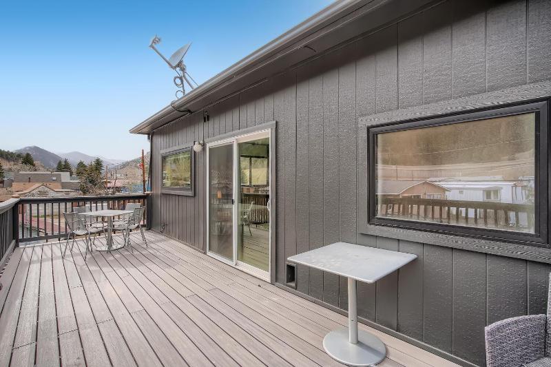 King Suite with Balcony image 2
