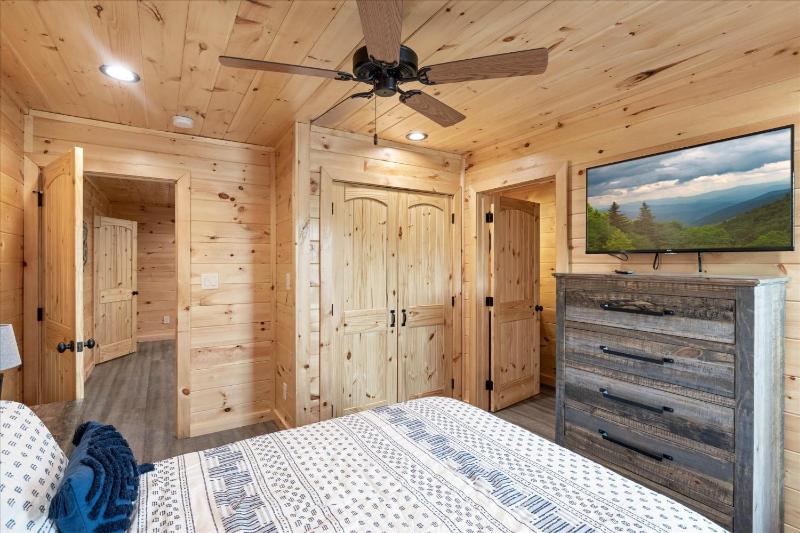 Stargazer Chalet cabin - image 39