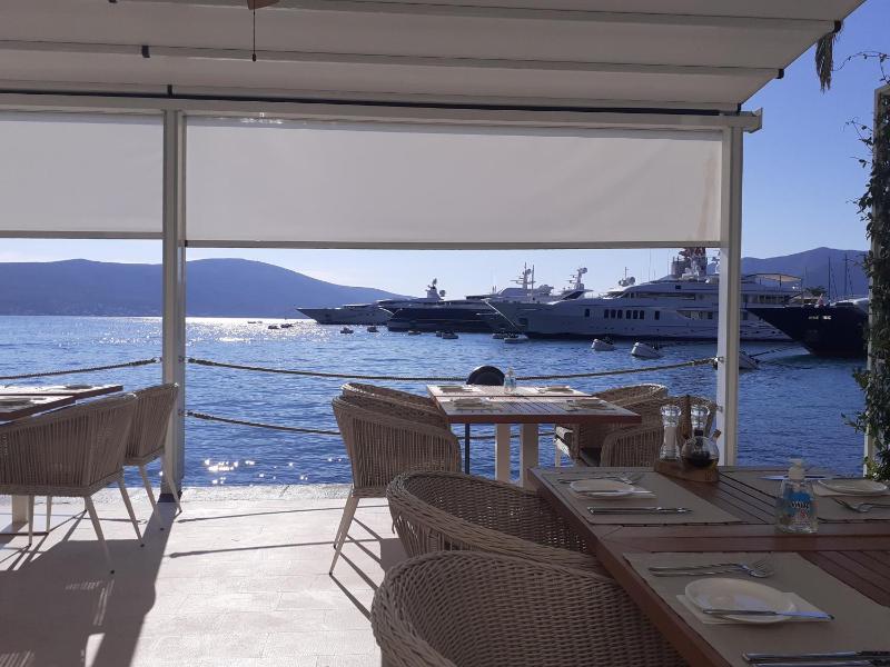 un site calme et unique au Montenegro Loue des logements les pieds dans l eau avec plage privée en face de l ile Saint Marco - image 5