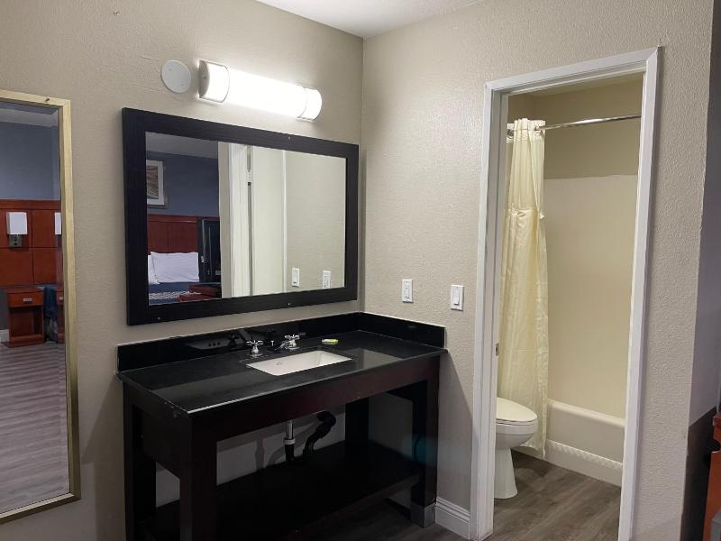 Double Room image 3