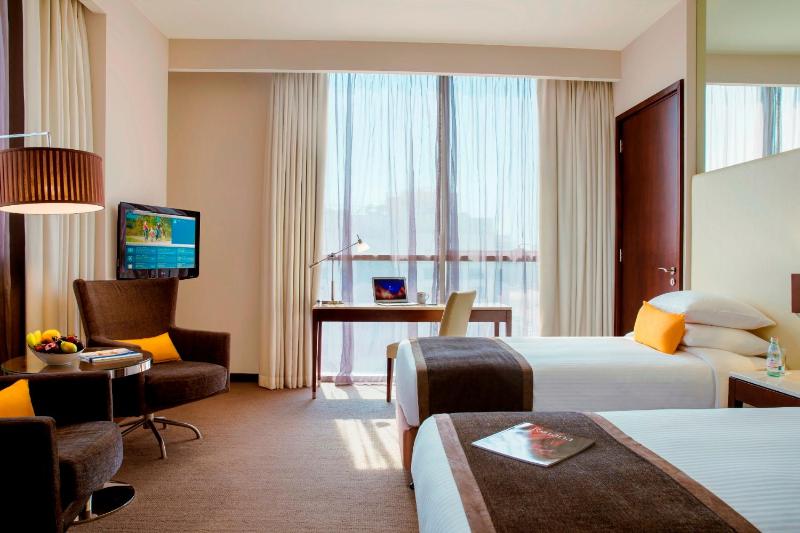 Centro Room – Twin Beds image 1