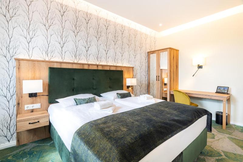 Double Room image 1