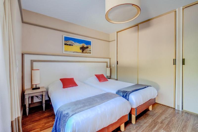 Superior Twin Room image 4