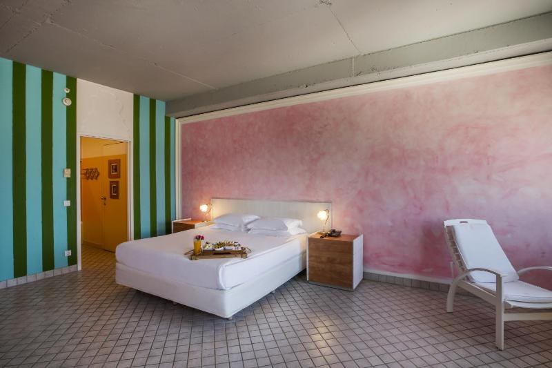 Triple Room with City View image 1