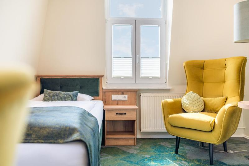 Single Room image 3