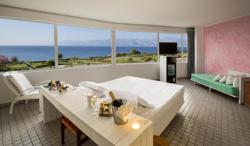 Deluxe Double Room in Revolving Building image 1