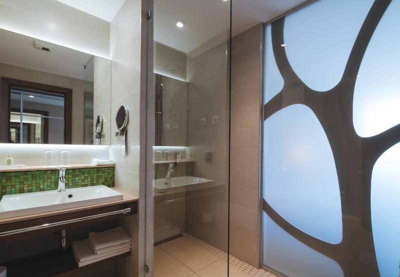 Premium Double or Twin Room image 4