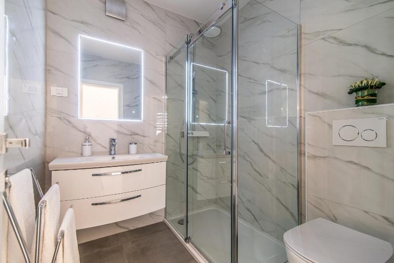 Luxury Apartment Queens - image 14
