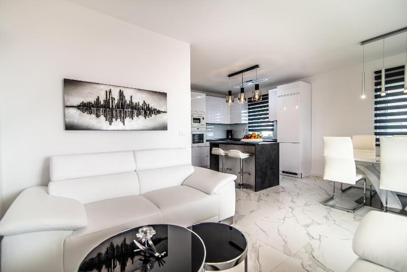 Luxury Apartment Queens - image 5