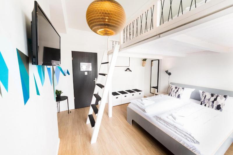 Quadruple Room image 4