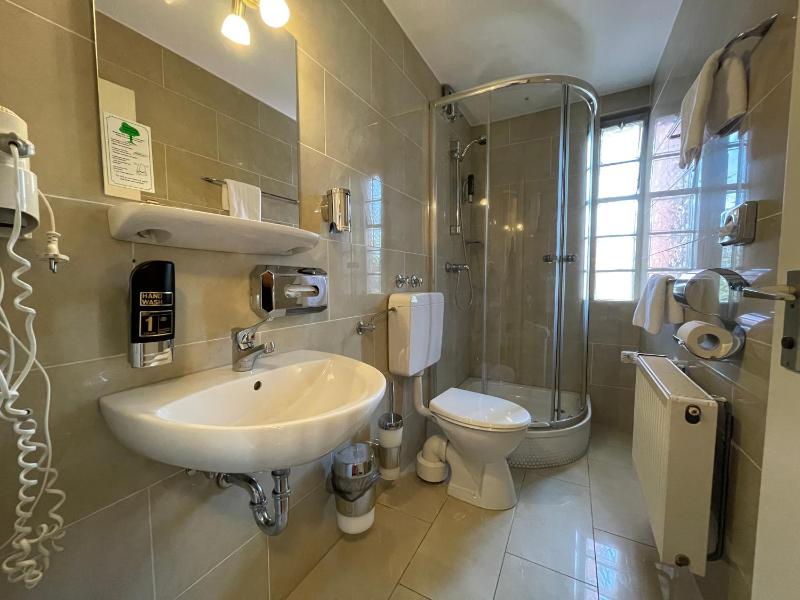 Quadruple Room image 1