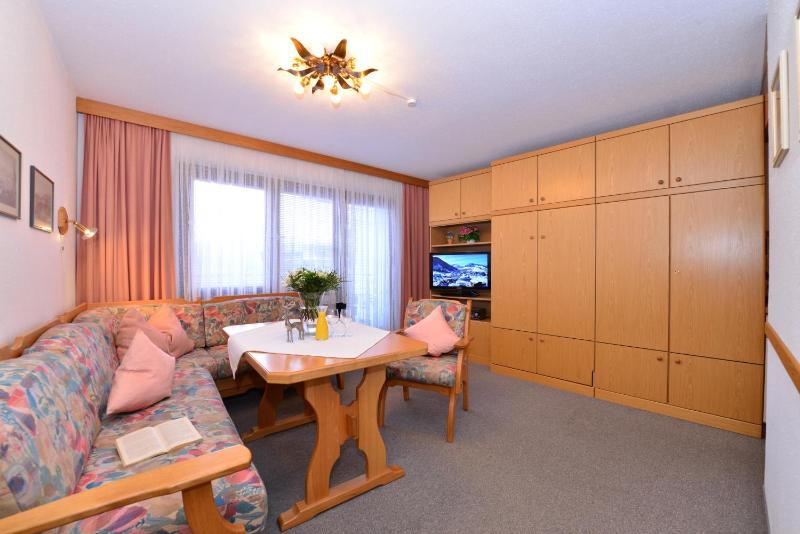 Economy Apartment with double bed/ max 2 adults image 4