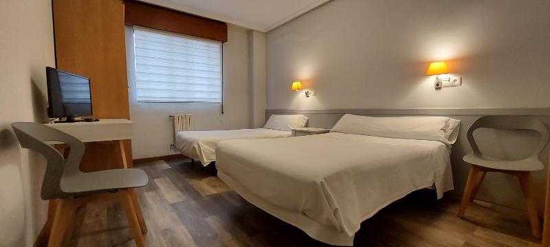 Double Room image 3