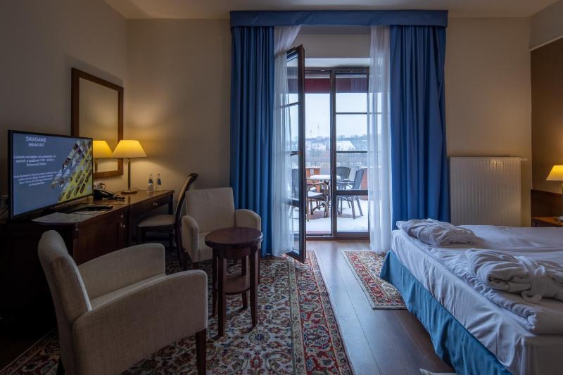 Deluxe Double Room with Balcony image 4