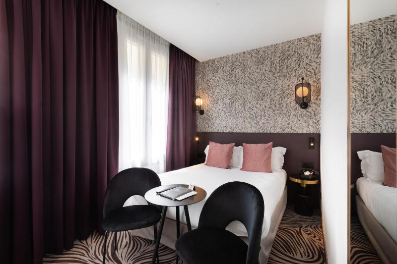 Double Room image 2