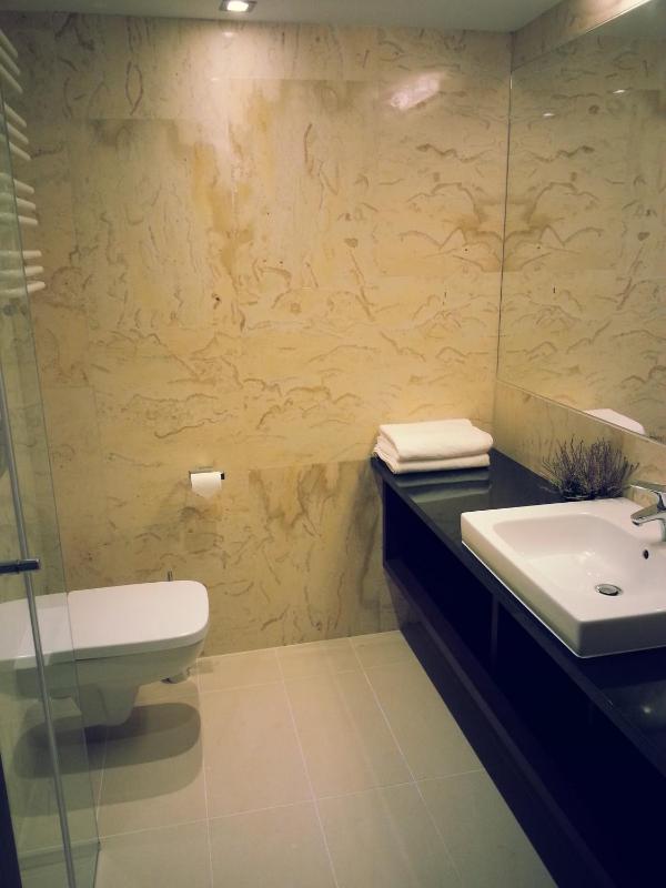 Large Double Room image 2