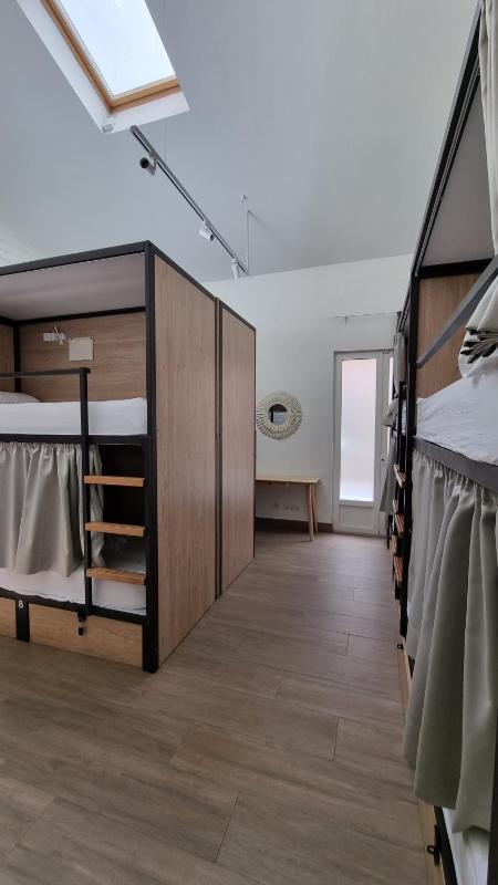 12 Beds in Mixed Dormitory Room image 3