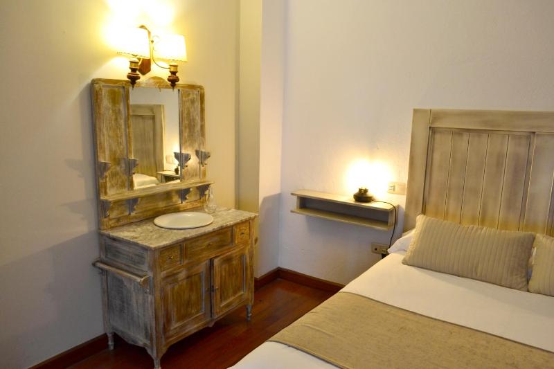 Standard Queen Room image 3