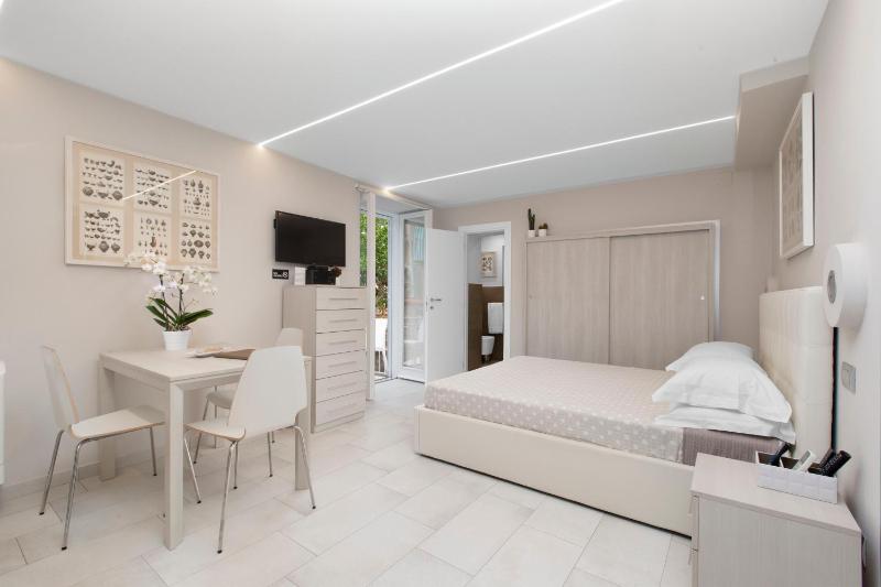 Studio with Garden View image 4