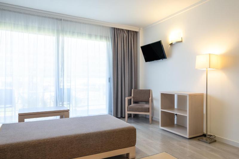 One-Bedroom Apartment with Balcony image 4