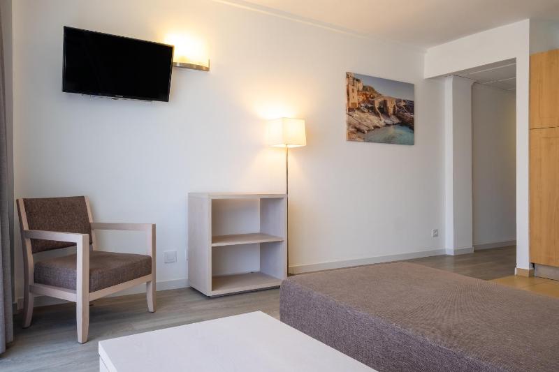 One-Bedroom Apartment with Balcony image 2