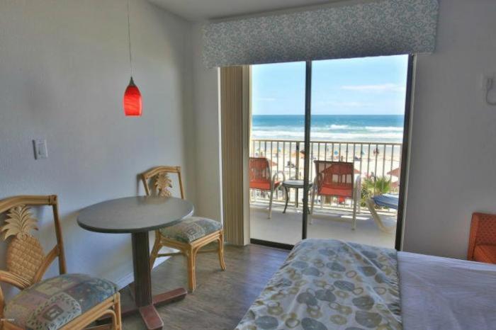 Daytona Dream Inn By AmeriVu - image 35