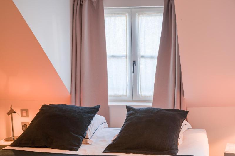 Standard Double or Twin Room image 4