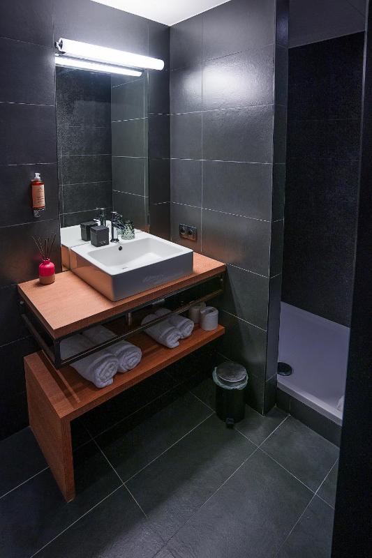 Family Room (2 Adults + 2 Children) image 2