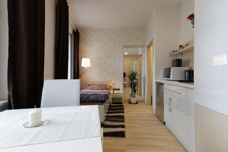 Apartment (1 Adult) image 4