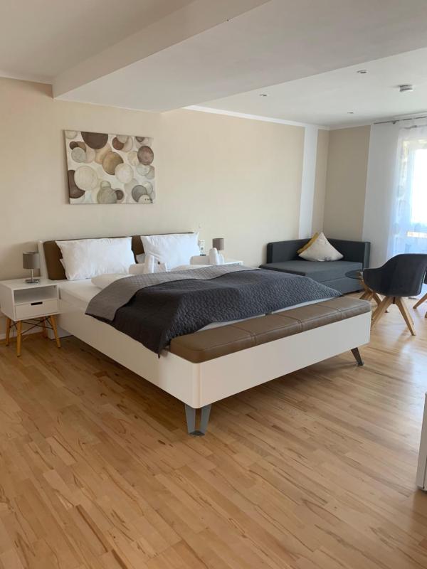 Deluxe Double Room with Balcony image 1
