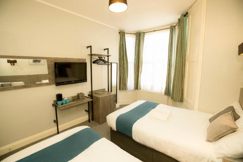 Quadruple Room image 1