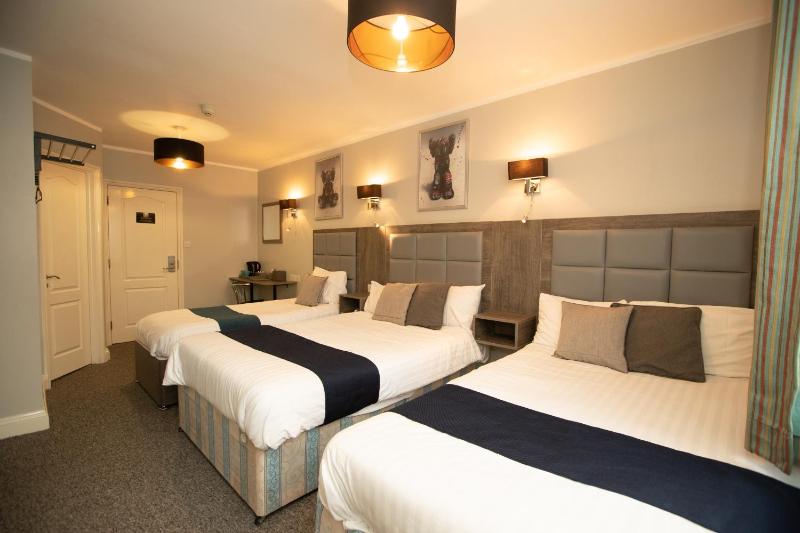 Family Room (5 Adults) image 4